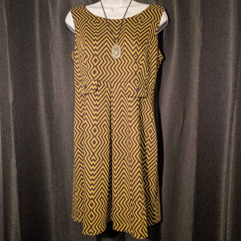 En Focus Tan & Black Patterned Dress